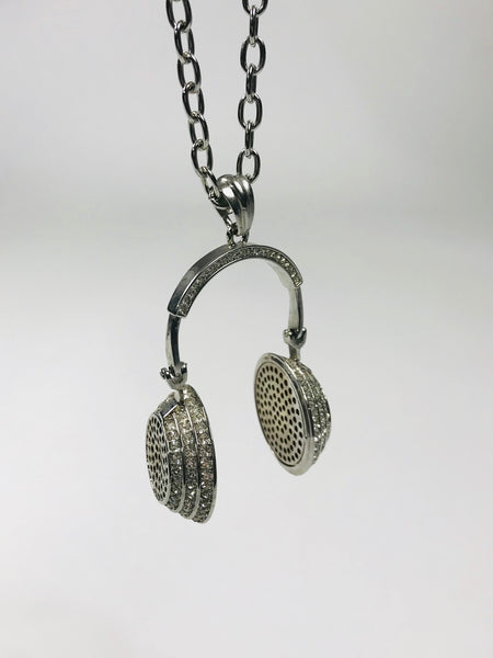 Chic headphone-inspired pendant necklace with a sleek metallic design and sparkling accents, perfect for music lovers and trendsetters.