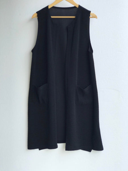 Easy Wear Long Vest in black with side pockets, a versatile layering piece for blouses, t-shirts and dresses.