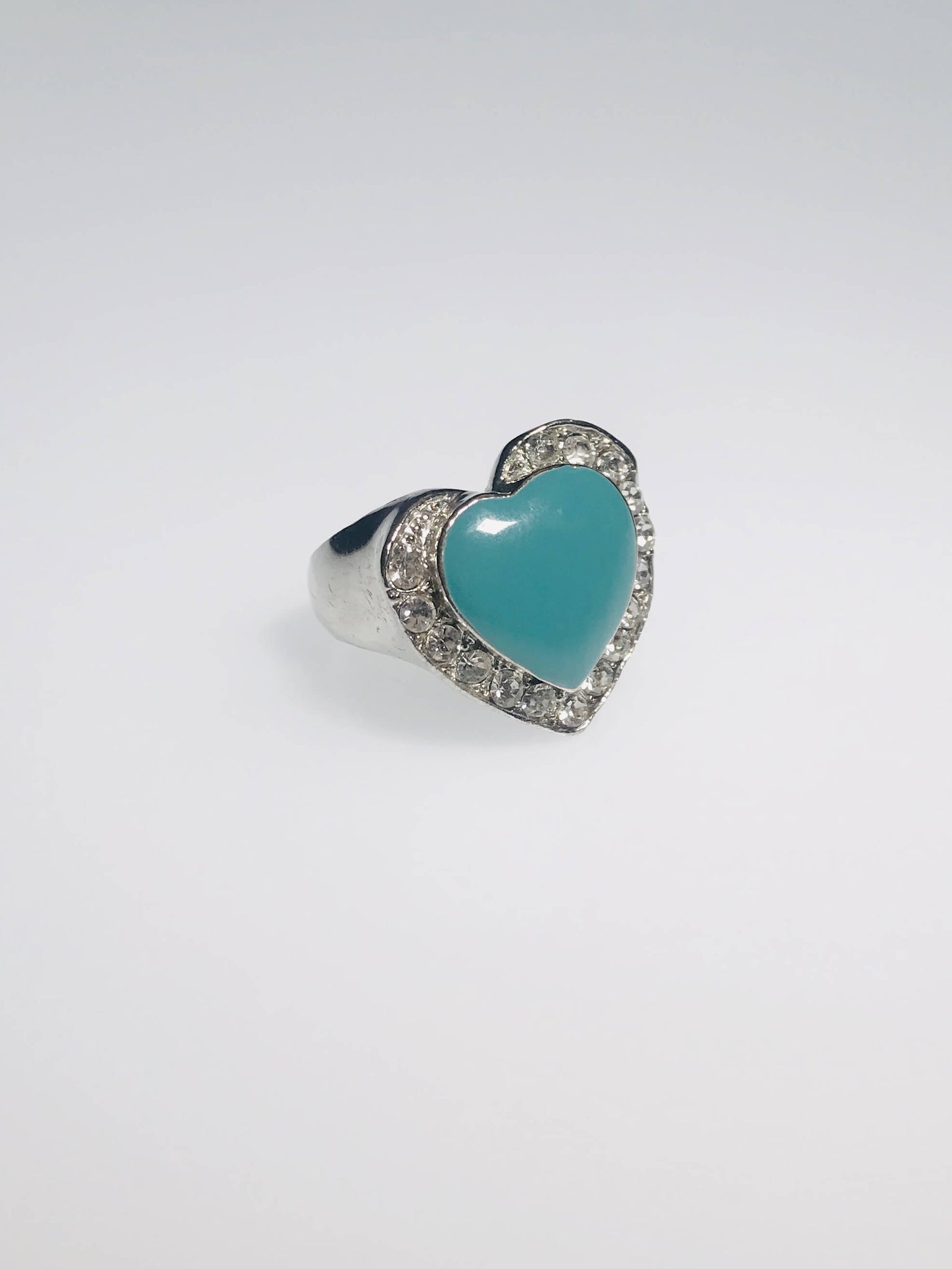 Heart-shaped turquoise ring with crystal halo. Crafted with scratch-resistant Ed-Force metal for elegance and durability.